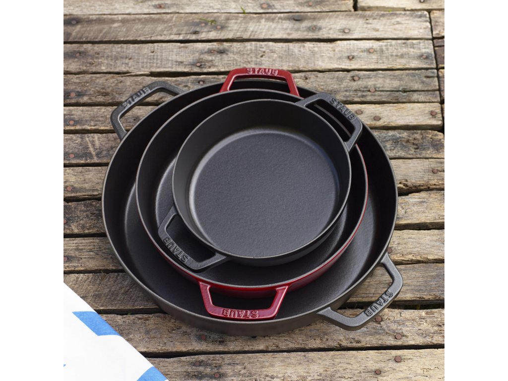 Staub Serveringspanna 26 cm, svart, gjutjärn