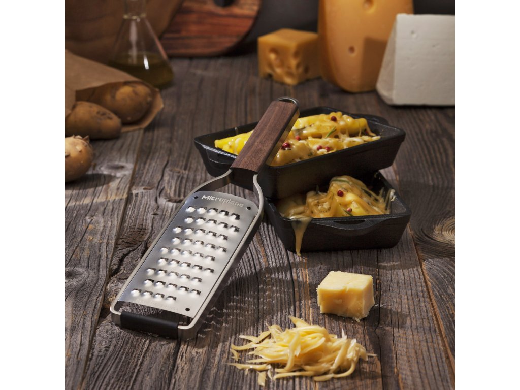 Microplane Grovt rivjärn MASTER, handtag i valnöt