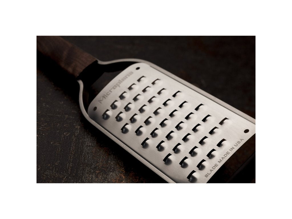 Microplane Grovt rivjärn MASTER, handtag i valnöt