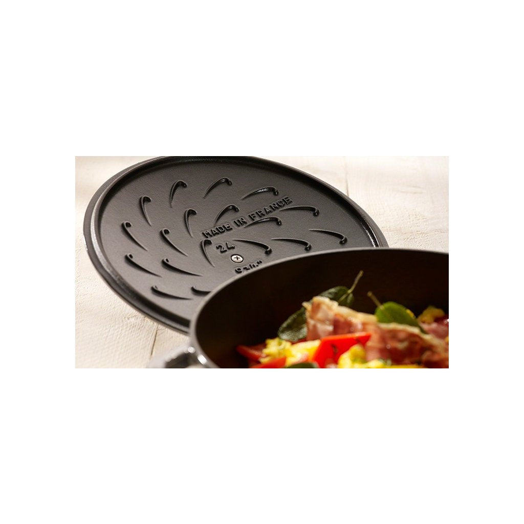 Staub Gryta 28 cm, självtätande lock, gjutjärn, basilika