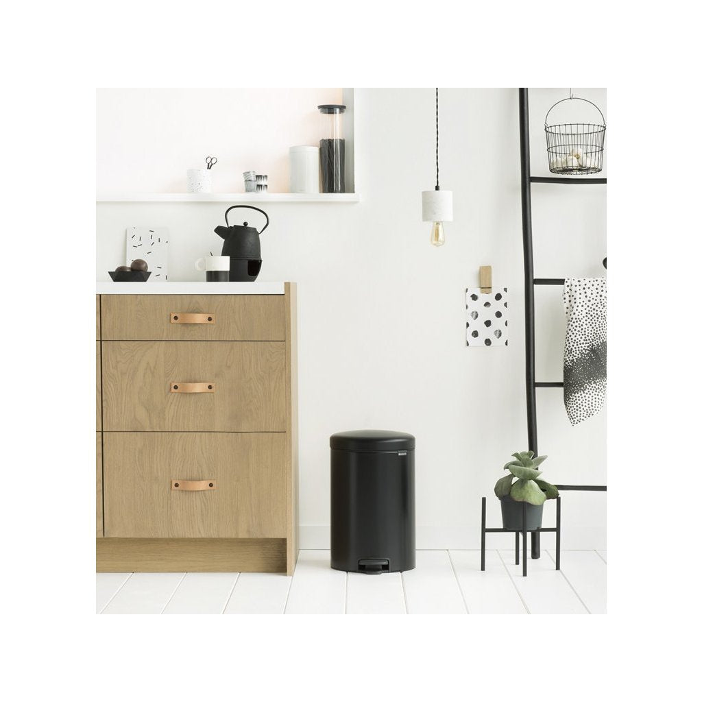 Brabantia Pedalhink NEWICON 20 l, mattsvart