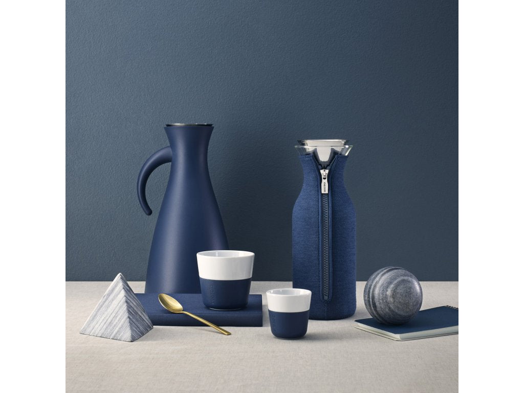 Eva Solo Vattenkaraff 1 l, med isolerande lock, nautisk blå