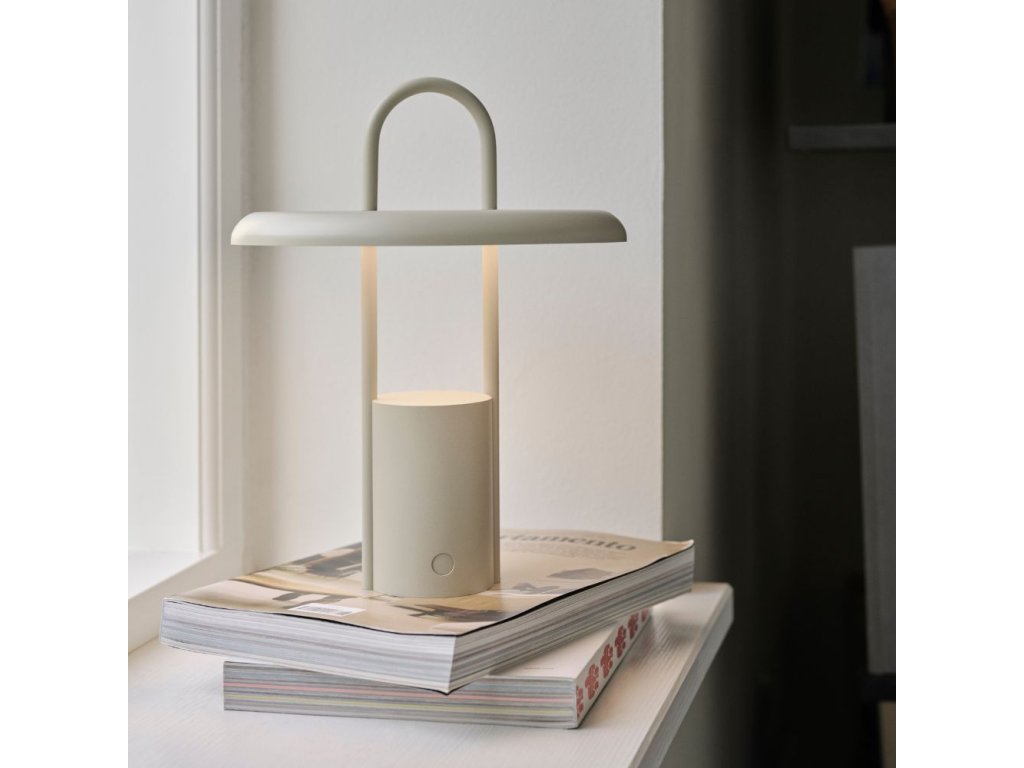 Stelton Bärbar bordslampa PIER 25 cm, LED, sand