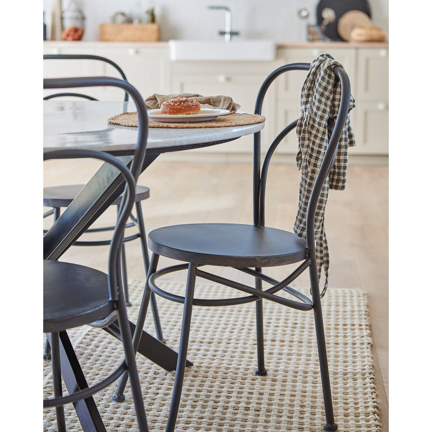 Affari of Sweden MILAN Bord, Vit/svart