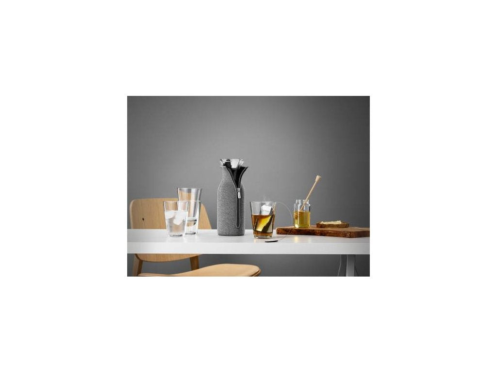 Eva Solo Vattenkaraff 1 l, med isolerande lock, grå, glas