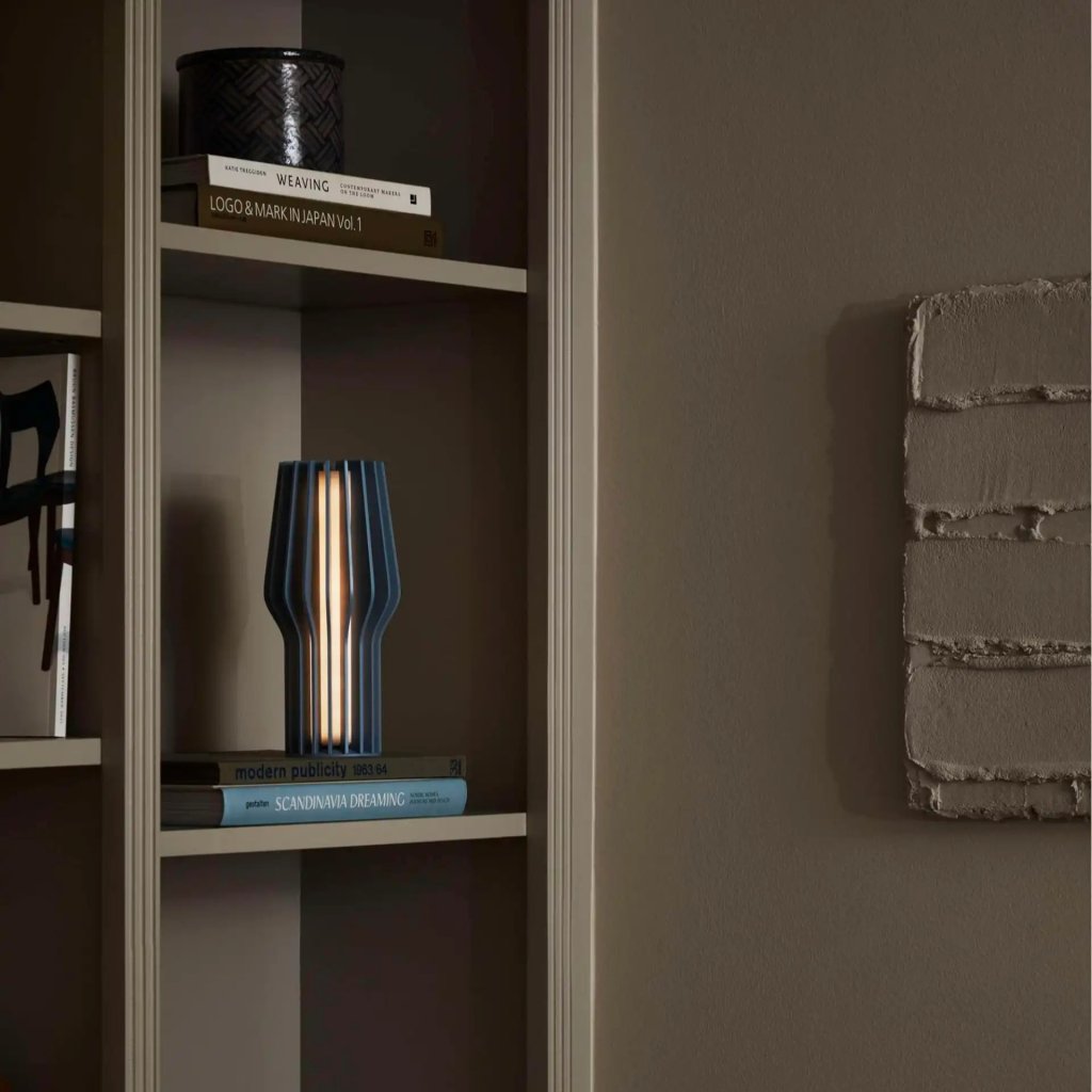 Eva Solo Bärbar bordslampa RADIANT 25 cm, LED, dammig blå, plast