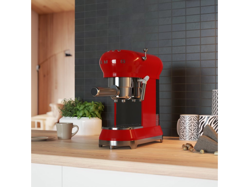 Smeg Halvautomatisk kaffemaskin ECF01RDEU, röd