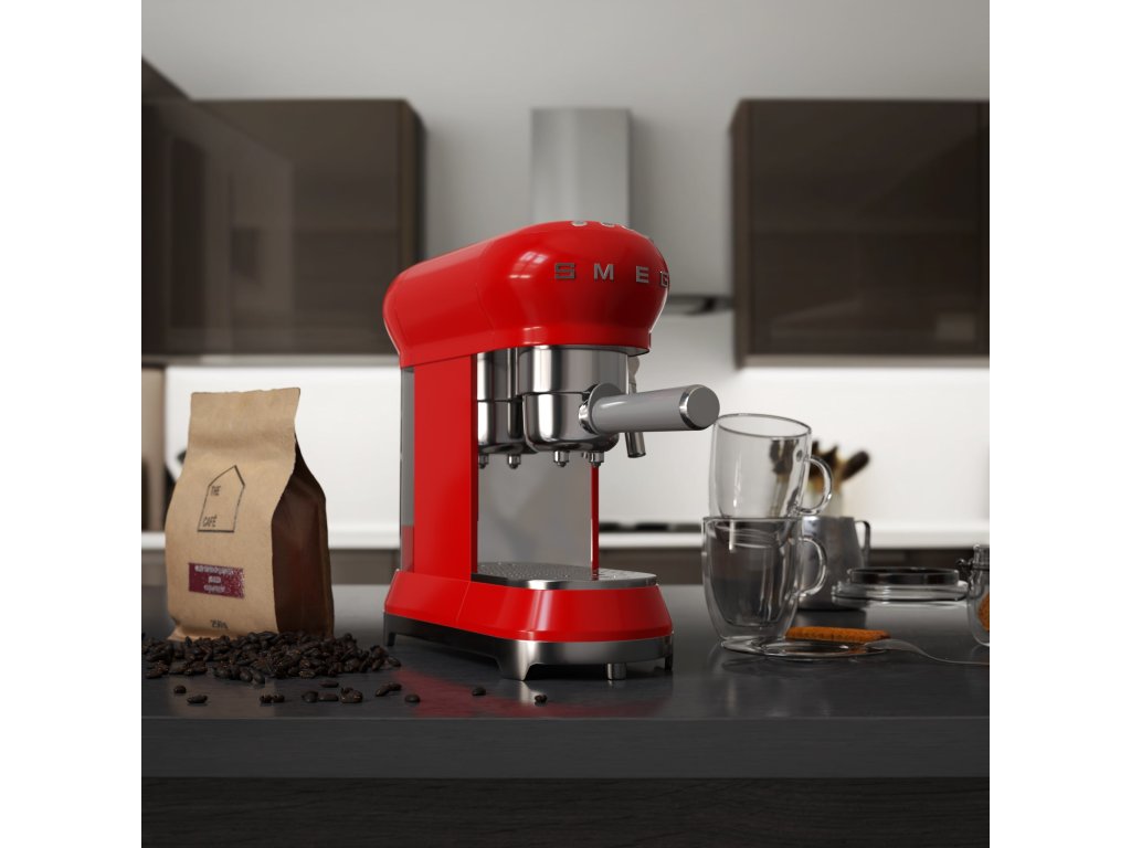 Smeg Halvautomatisk kaffemaskin ECF01RDEU, röd