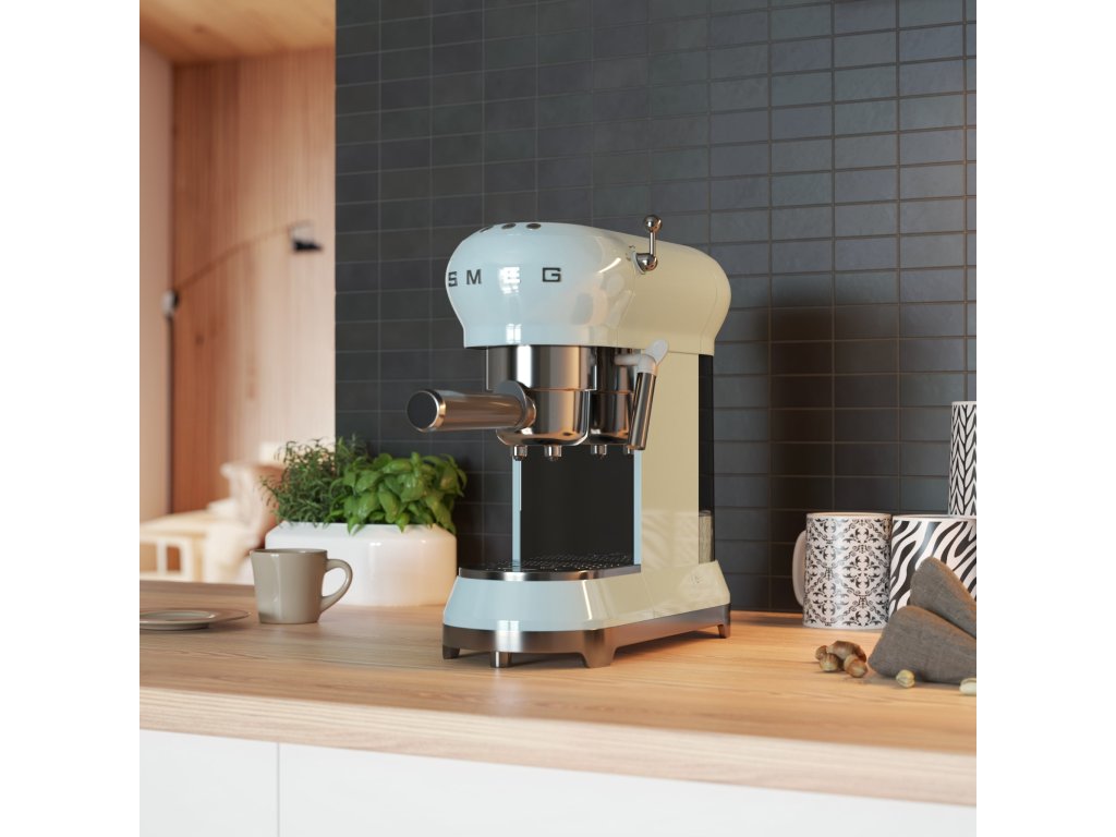 Smeg Halvautomatisk kaffemaskin 50'S STYLE ECF01PBEU, pastellblå
