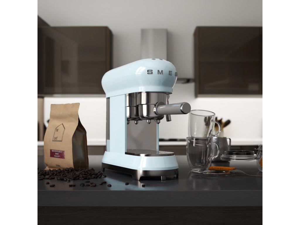 Smeg Halvautomatisk kaffemaskin 50'S STYLE ECF01PBEU, pastellblå