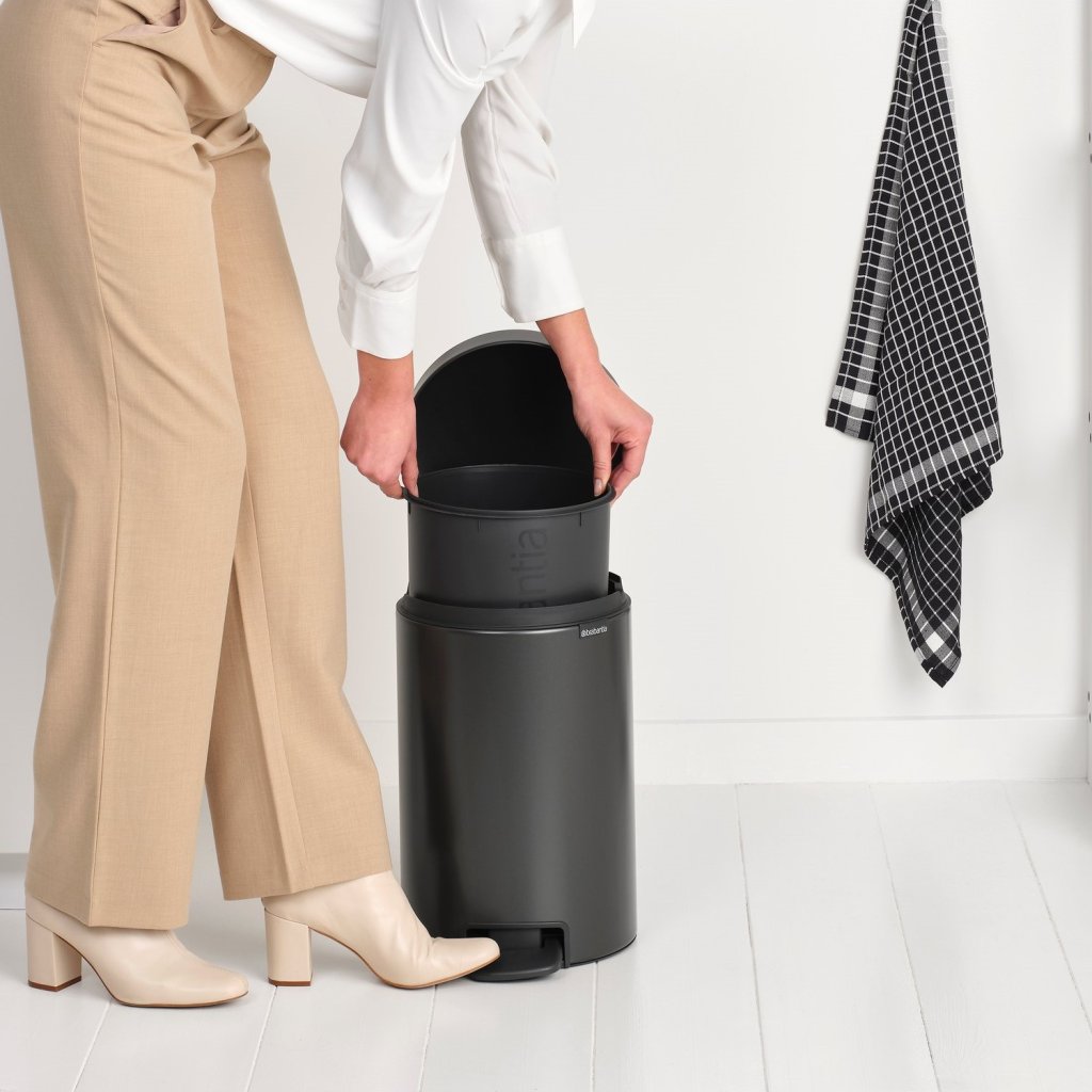 Brabantia Pedalhink NEWICON 12 l, mörk grå, stål