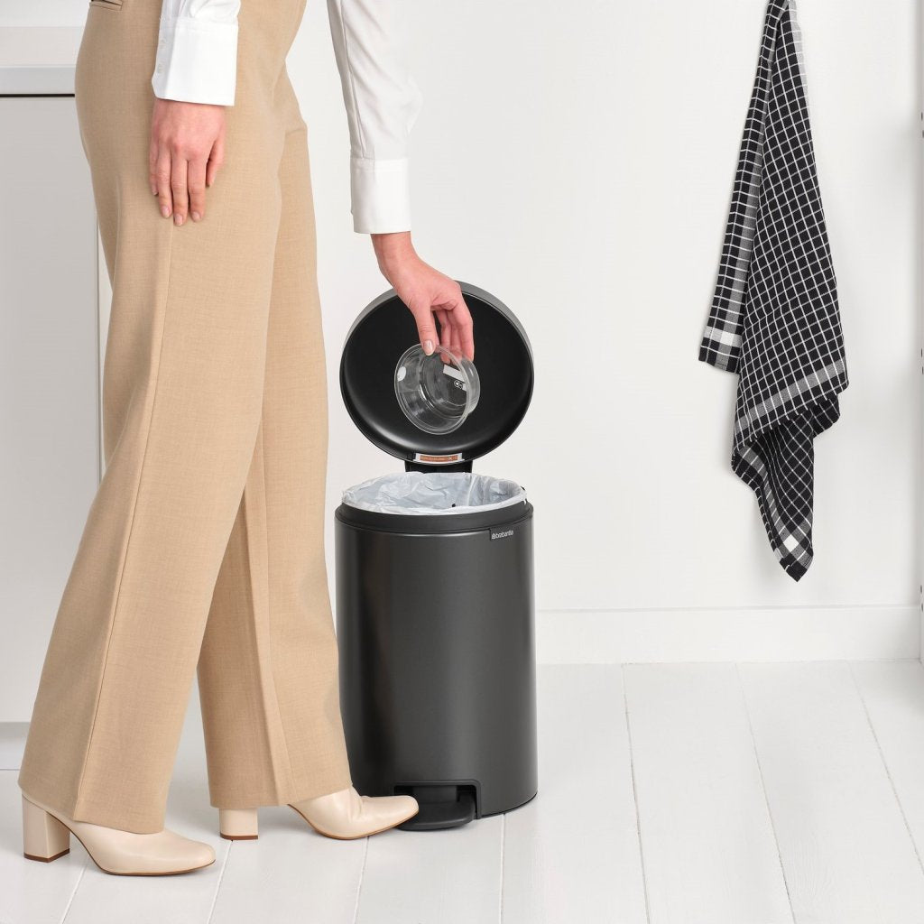 Brabantia Pedalhink NEWICON 12 l, mörk grå, stål