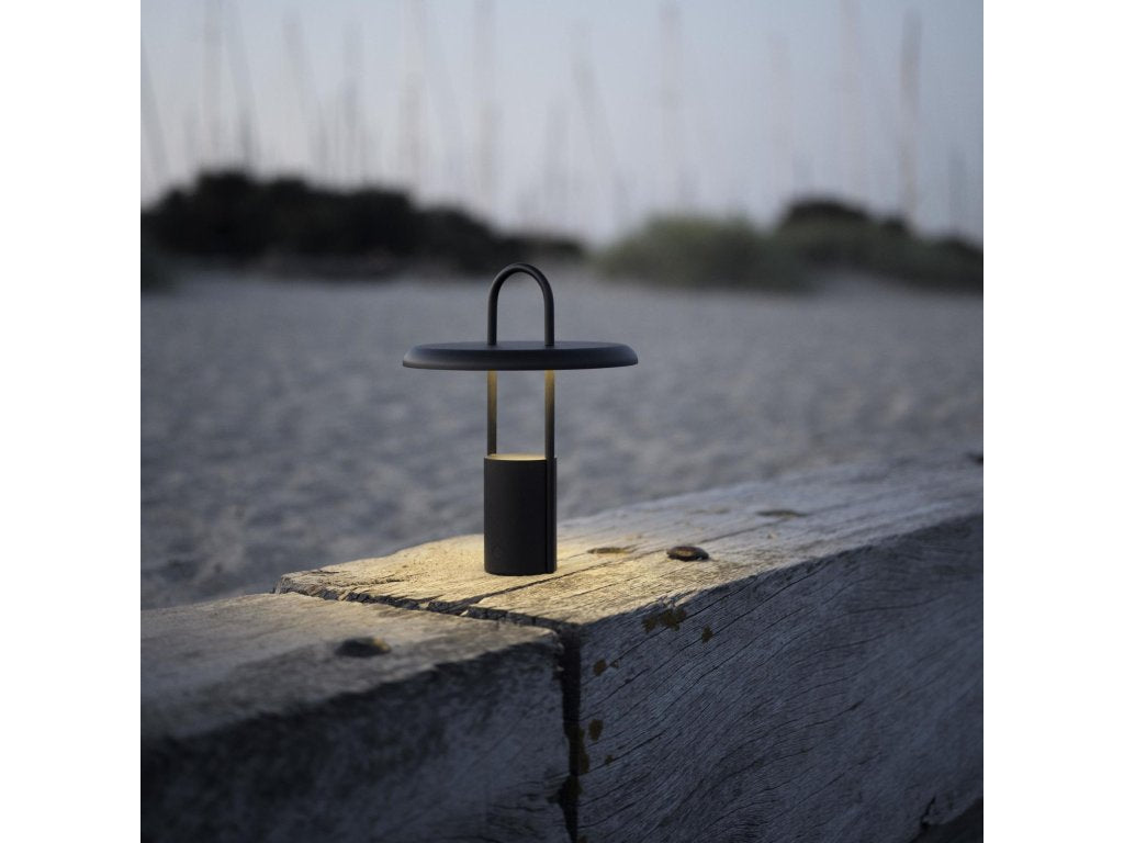 Stelton Bärbar bordslampa PIER 25 cm, LED, svart