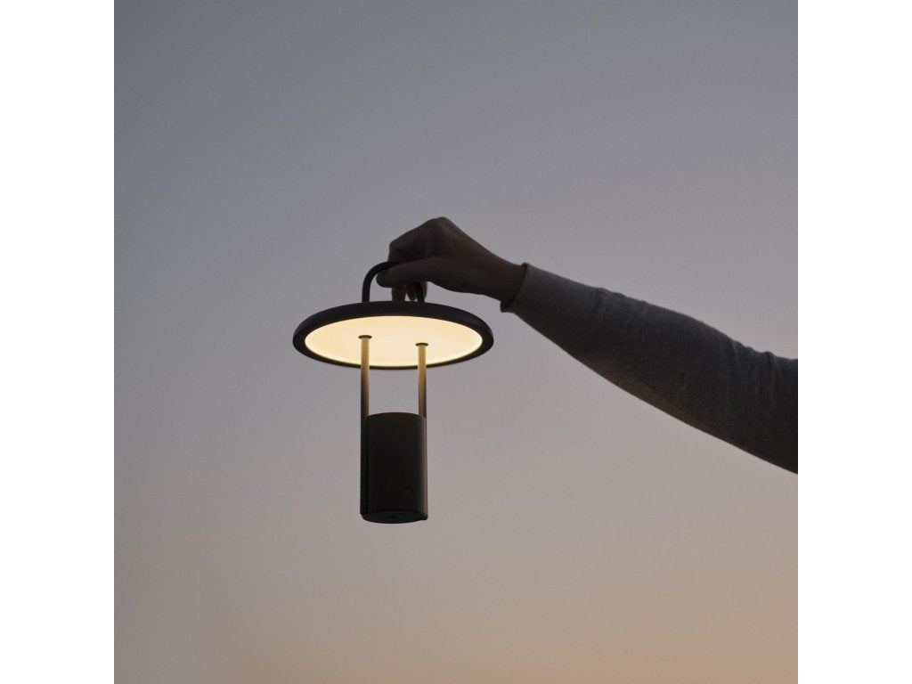 Stelton Bärbar bordslampa PIER 25 cm, LED, svart