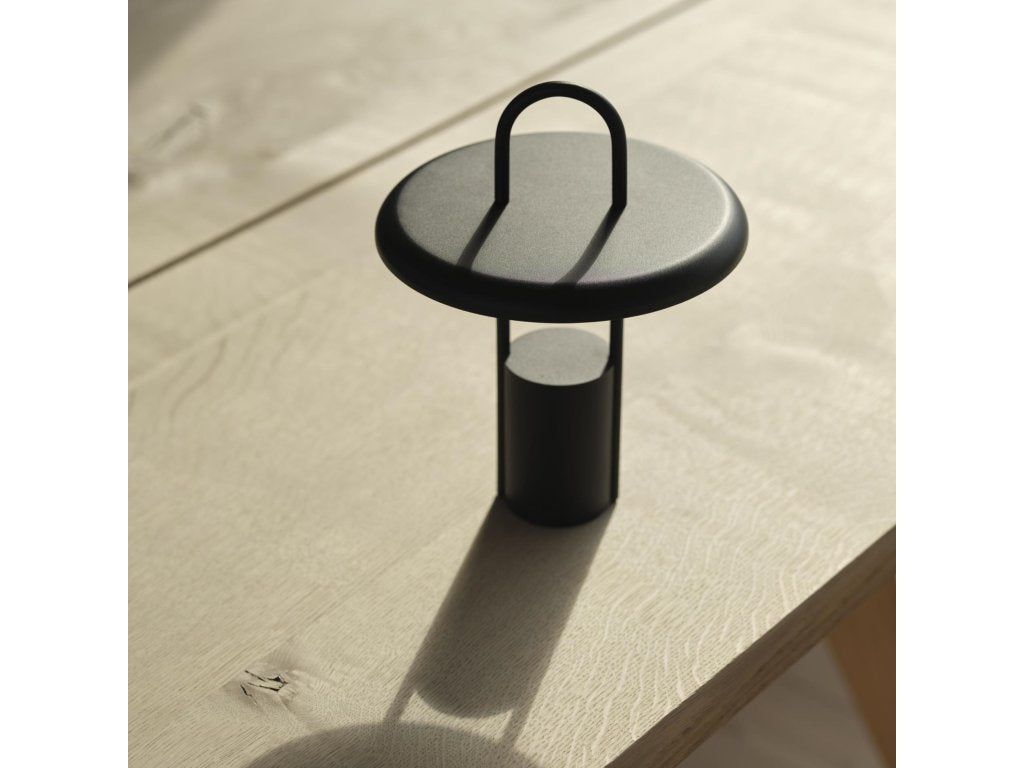 Stelton Bärbar bordslampa PIER 25 cm, LED, svart