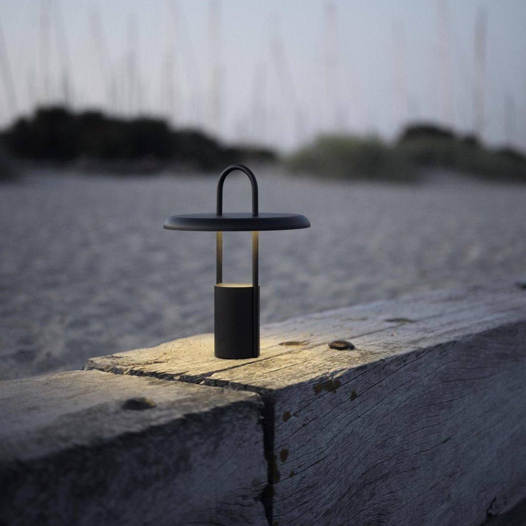 Stelton Bärbar bordslampa PIER 33 cm, LED, svart