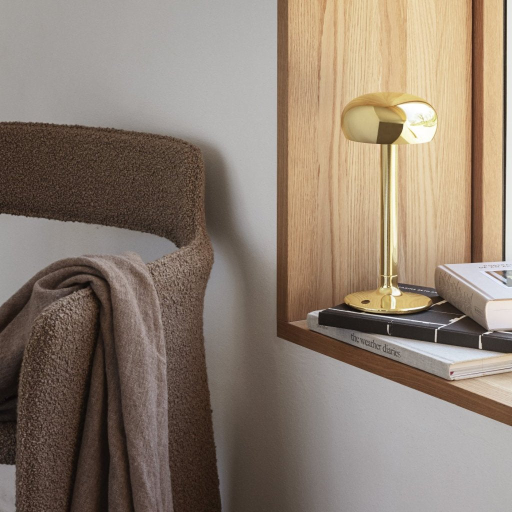 Eva Solo Bärbar bordslampa EMENDO 29 cm, LED, mässing