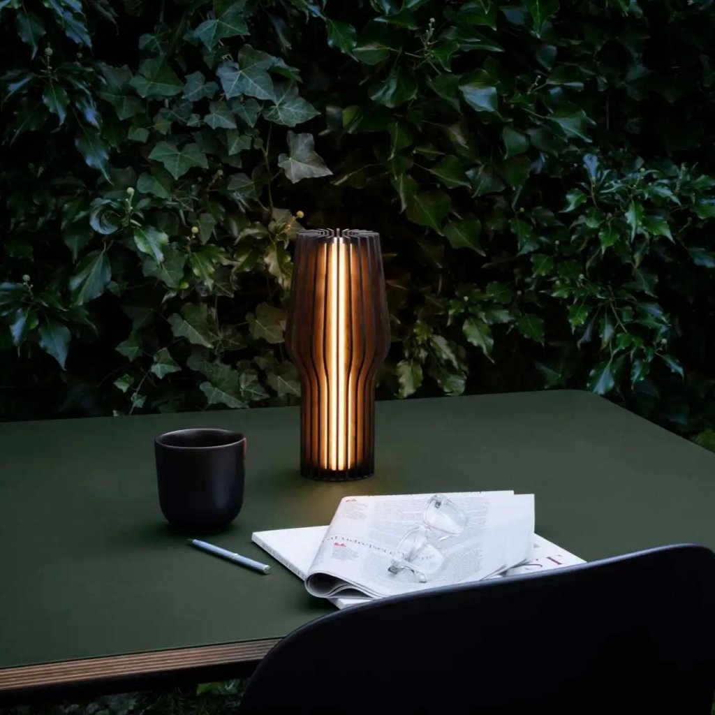 Eva Solo Bärbar bordslampa RADIANT 28 cm, LED, mörk brun, trä