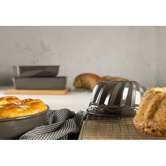 Modern House, bAYk kakeform 1L brungrå