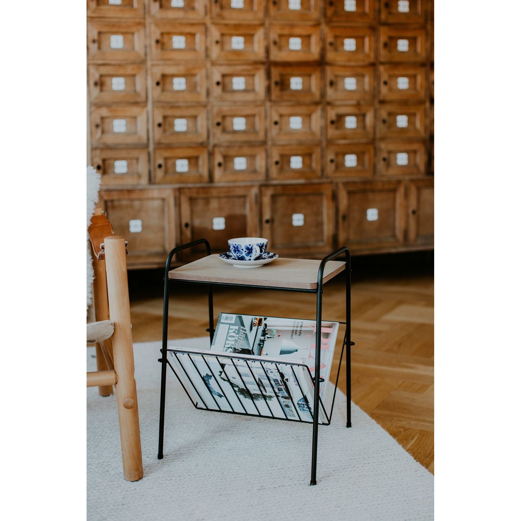 Dorre Otto Bord/tidningställ MDF hylla svart smide 36*32*46 cm