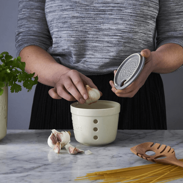 Mason Cash Vitlöksgömma Med Rivlock Innovative Cream/Grå