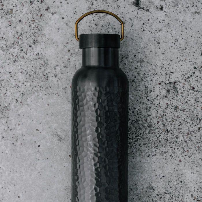 Vargen & Thor, Snörök termosflaska 750 ml svart + mässing