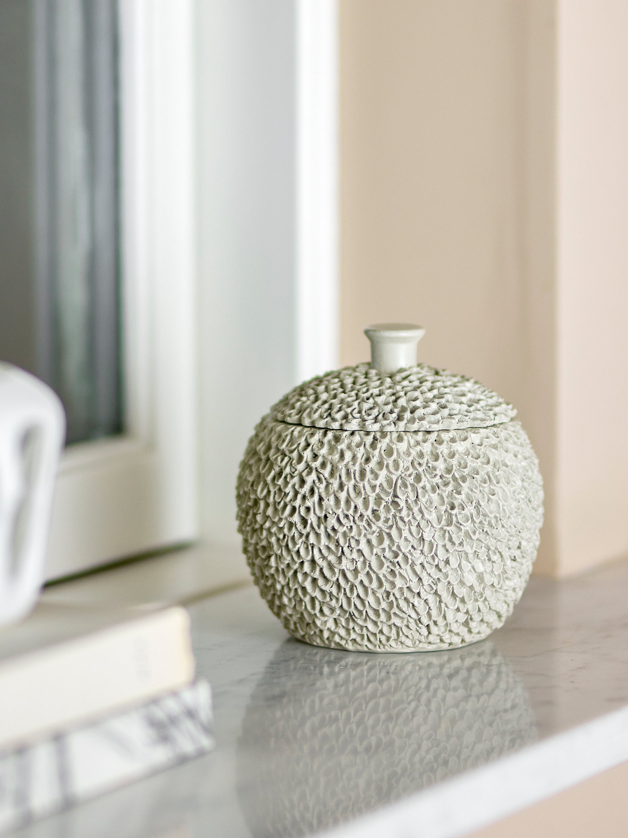 Bloomingville Briar Burk med Lock, Grå, Polyresin