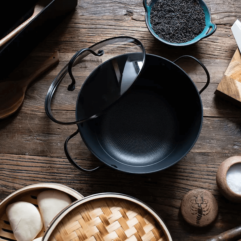 Satake Gjutjärnskastrull med Honeycomb keramisk beläggning och glaslock 24 cm