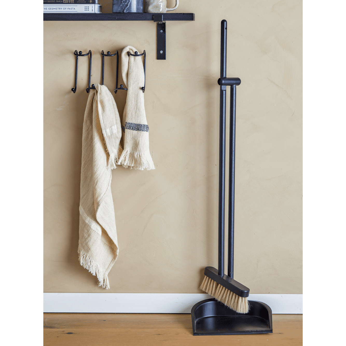 Bloomingville Sopborste Och Skyffel Bok Svart