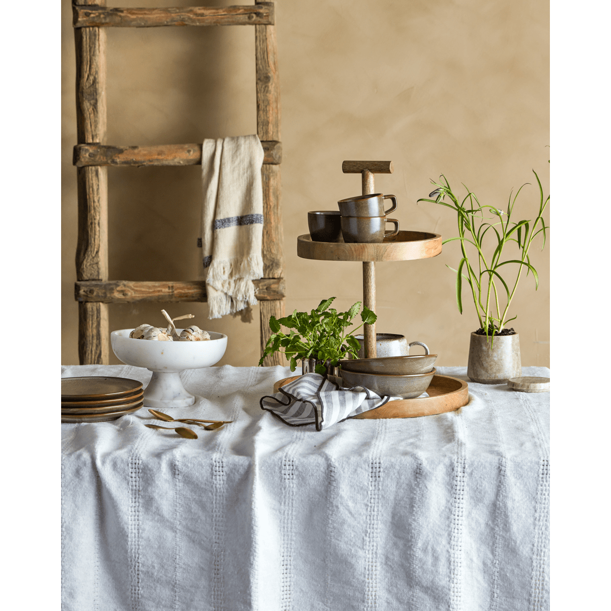 Bloomingville Eris Piedestalsskål Vit Marmor ⌀20,5 cm