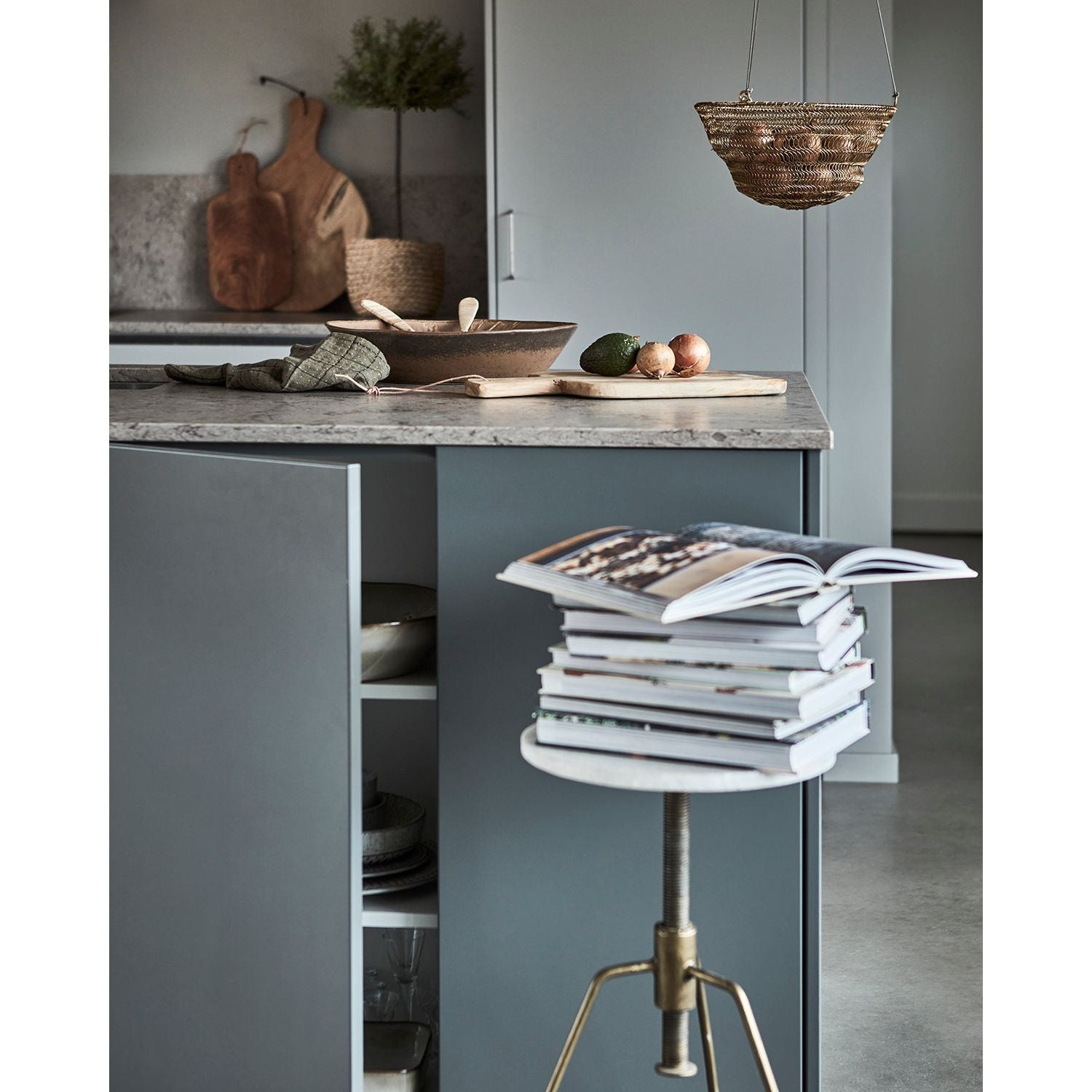 Affari of Sweden MILAN Pall, Mässingsfärgad