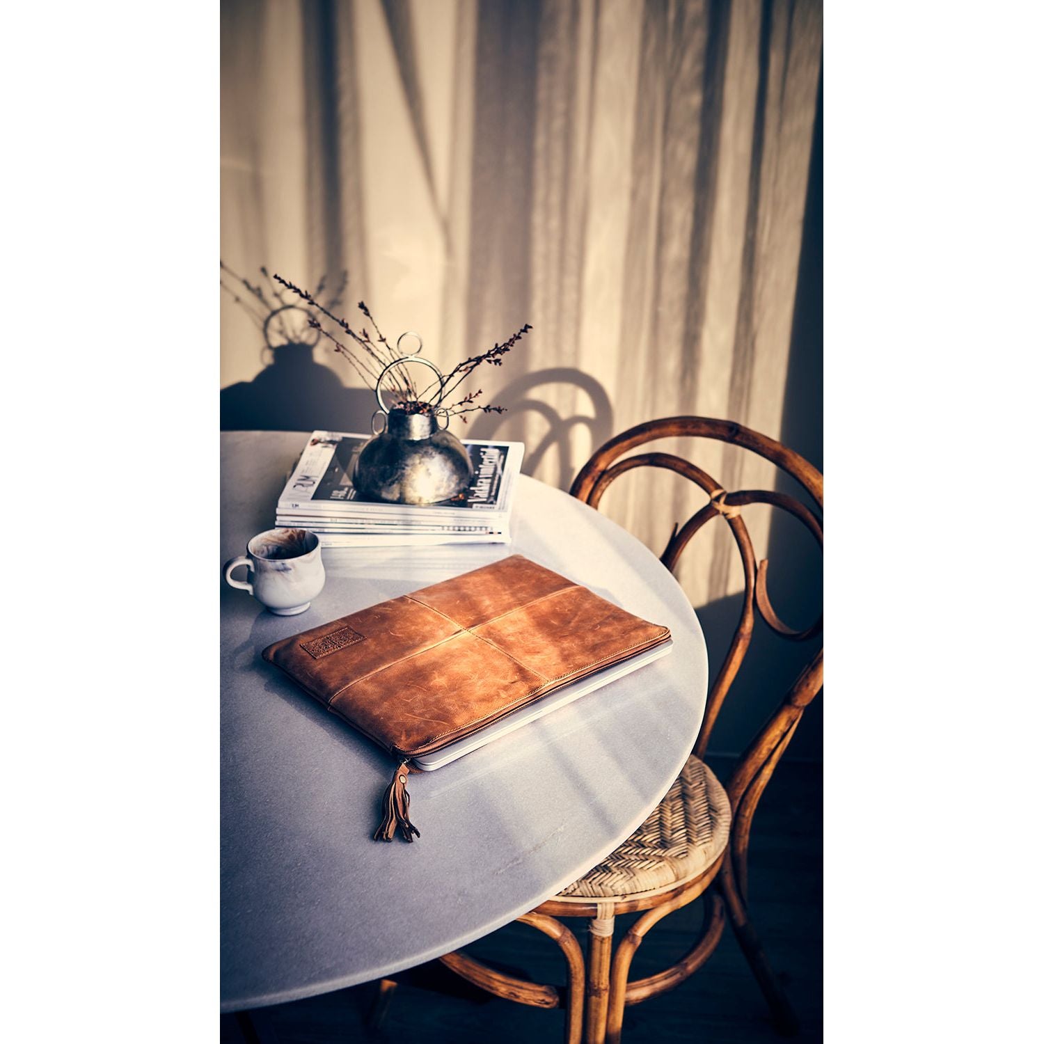 Affari of Sweden MILAN Bord, Vit/svart