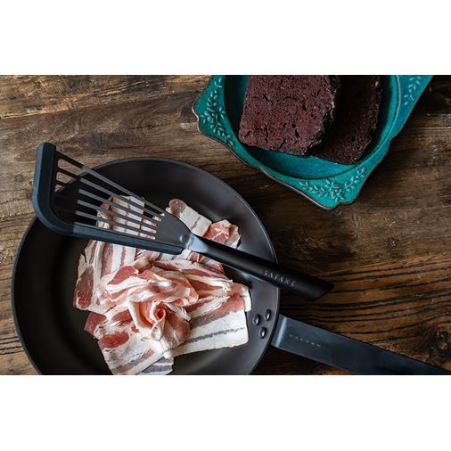 Satake Black, Stekspade med silikonkant