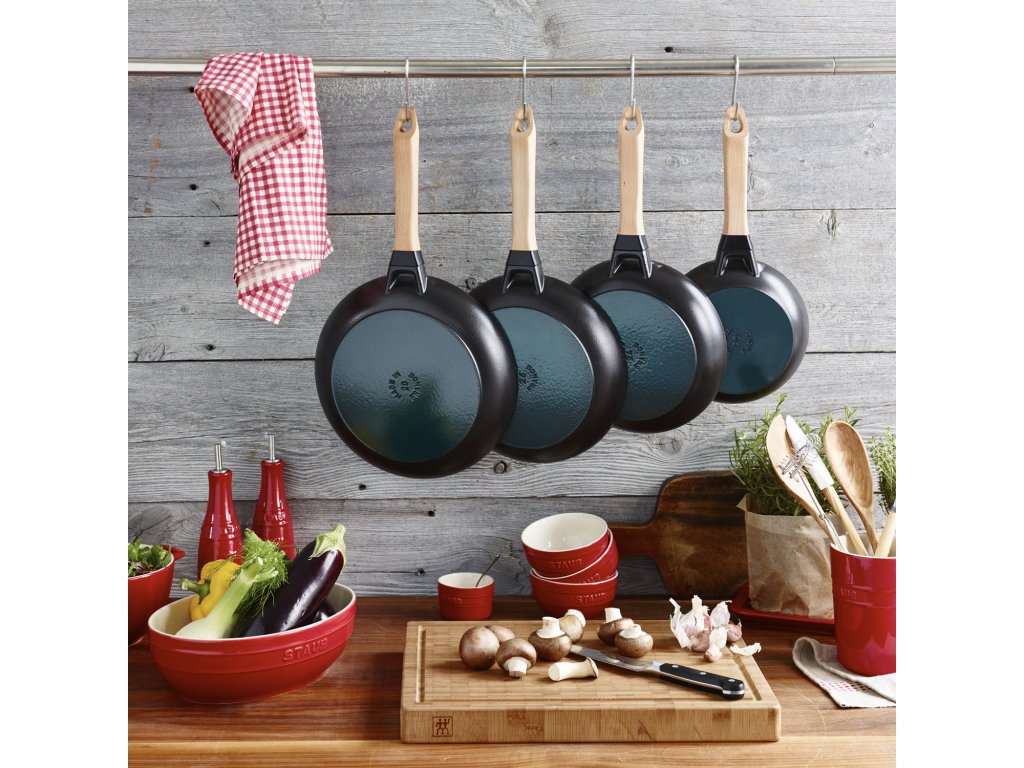 Staub Stekpanna 20 cm, trähandtag, gjutjärn