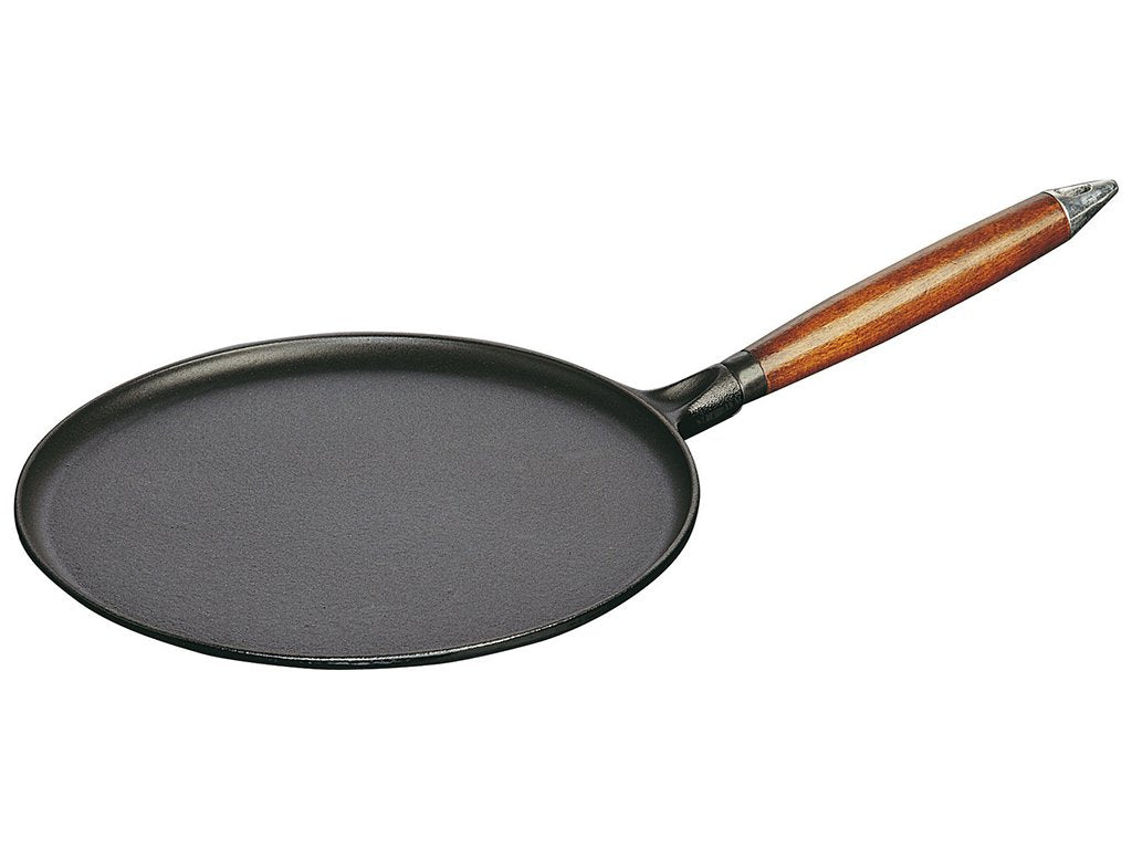 Staub Crepe-panna 28 cm, med crepevändare och spridare, trähandtag, gjutjärn