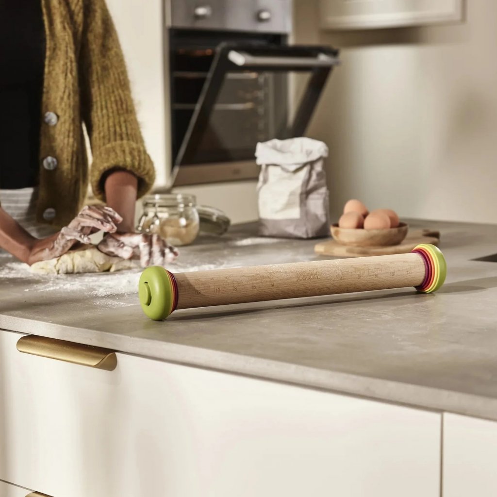 Joseph Joseph Váleček na těsto PRECISIONPIN 40113 42 cm, justerbar, trä