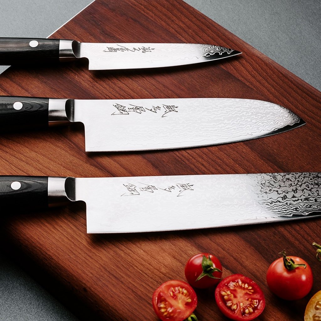 Yaxell Santoku kniv RAN PLUS 12,5 cm, svart