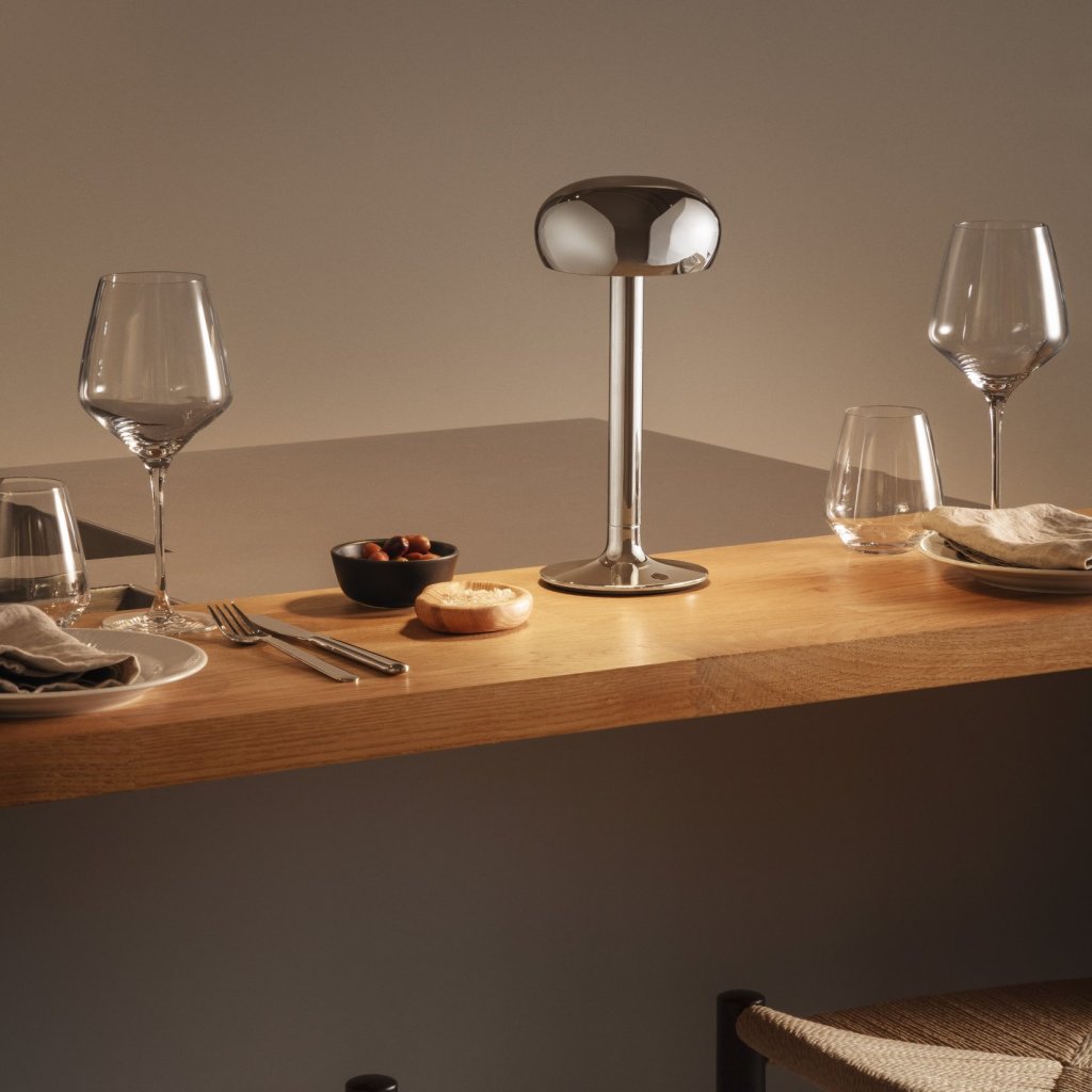 Eva Solo Bärbar bordslampa EMENDO 29 cm, LED, krom