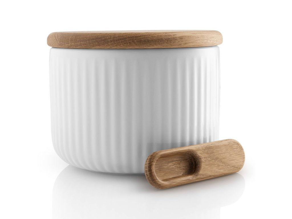 Eva Solo Saltkar LEGIO NOVA, med en sked