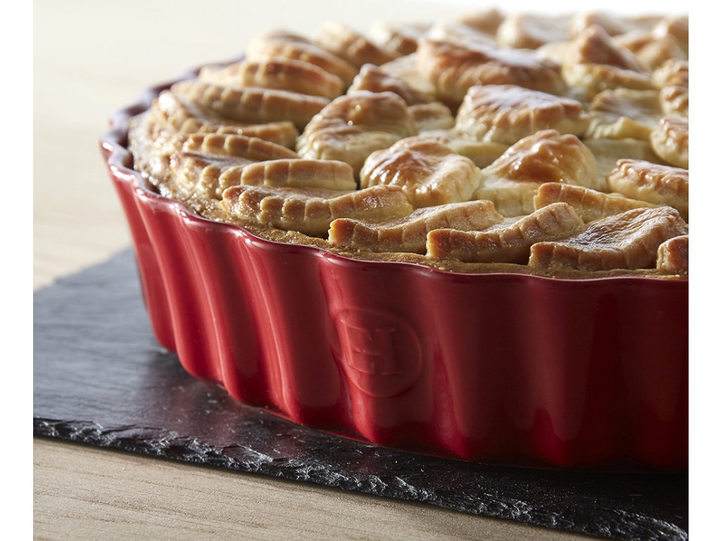 Emile Henry Pajform 28 cm, röd vinröd