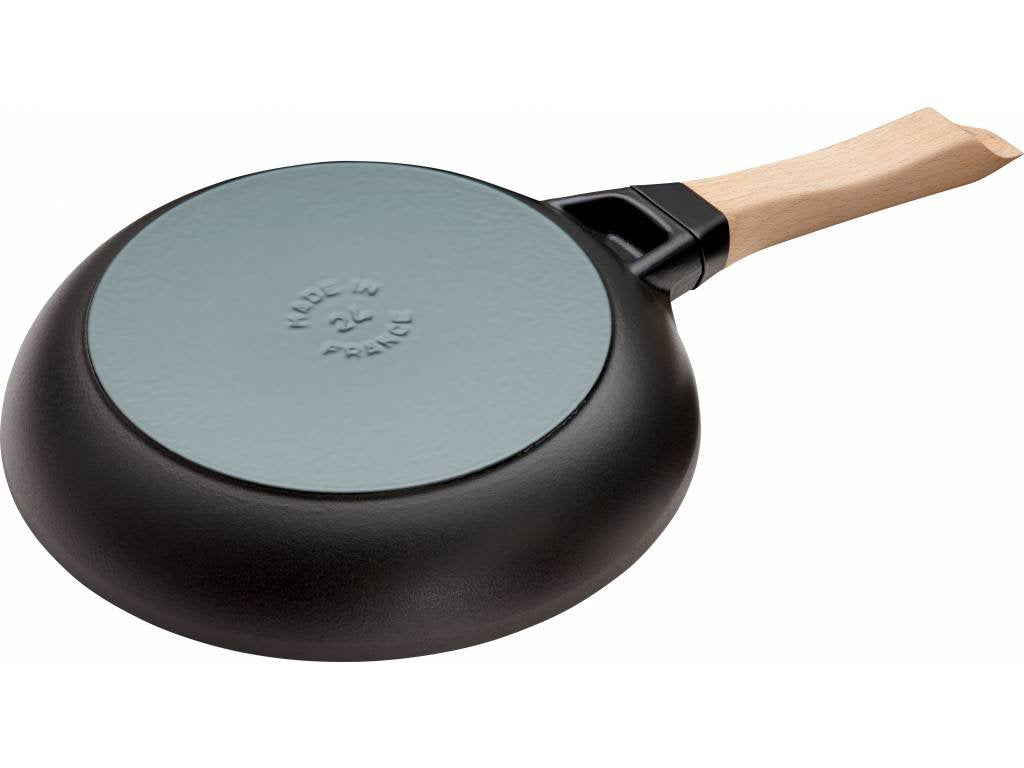 Staub Stekpanna 24 cm, trähandtag, gjutjärn