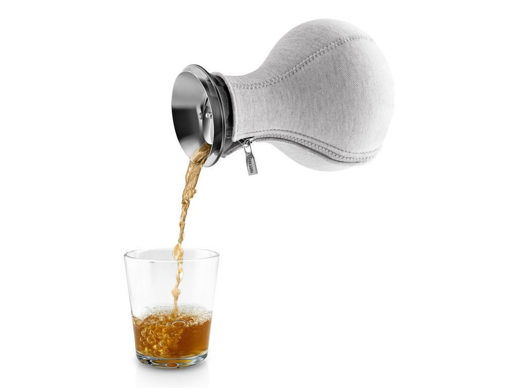 Eva Solo Tekanna med sil och isolerande överdrag 1 l, ljusgrå