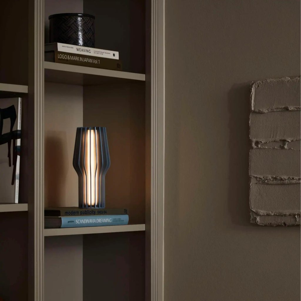 Eva Solo Bärbar bordslampa RADIANT 25 cm, LED, dammig blå, plast