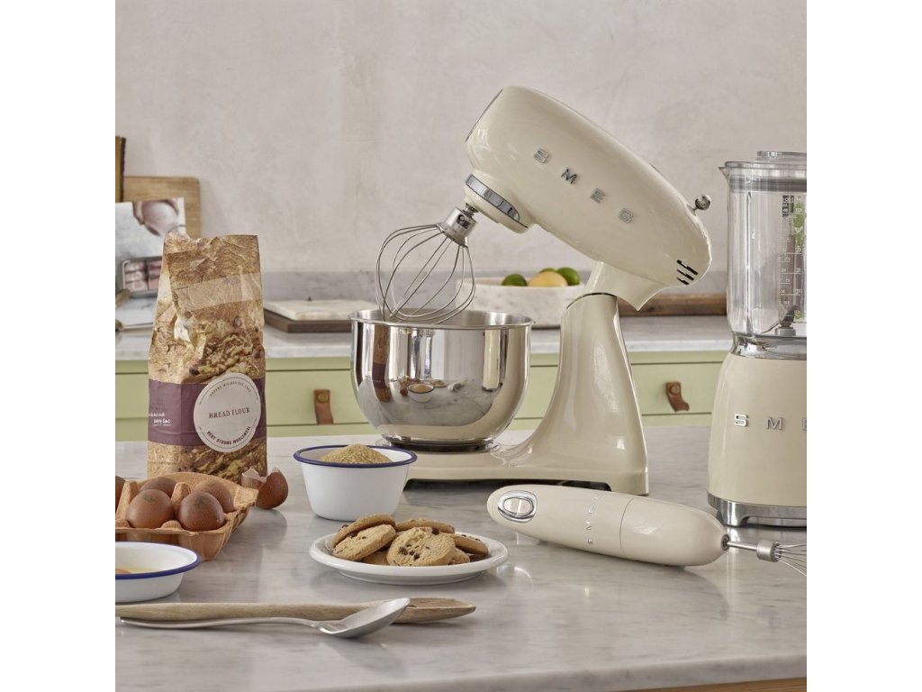 Smeg Hushållsassistent SMF03CREU, gräddvit