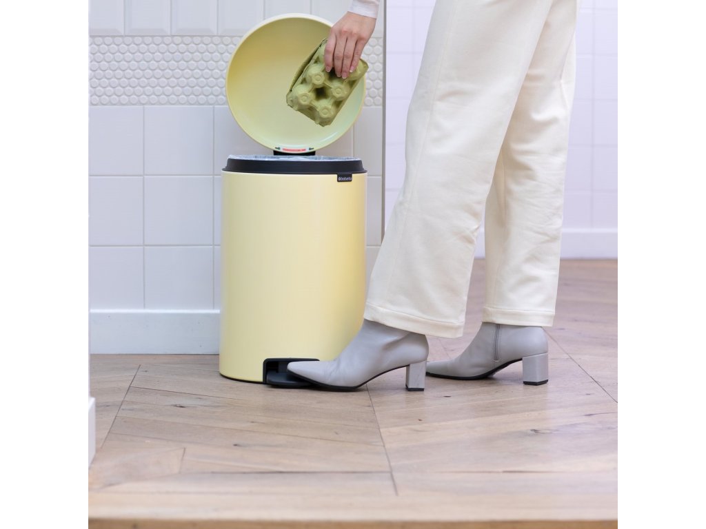 Brabantia Pedalhink NEWICON 20 l, mjuk gul, stål