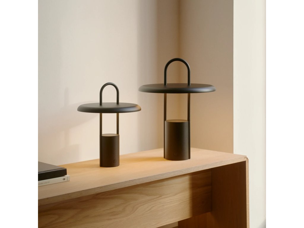 Stelton Bärbar bordslampa PIER 33 cm, LED, svart