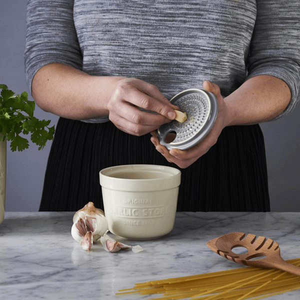 Mason Cash Vitlöksgömma Med Rivlock Innovative Cream/Grå