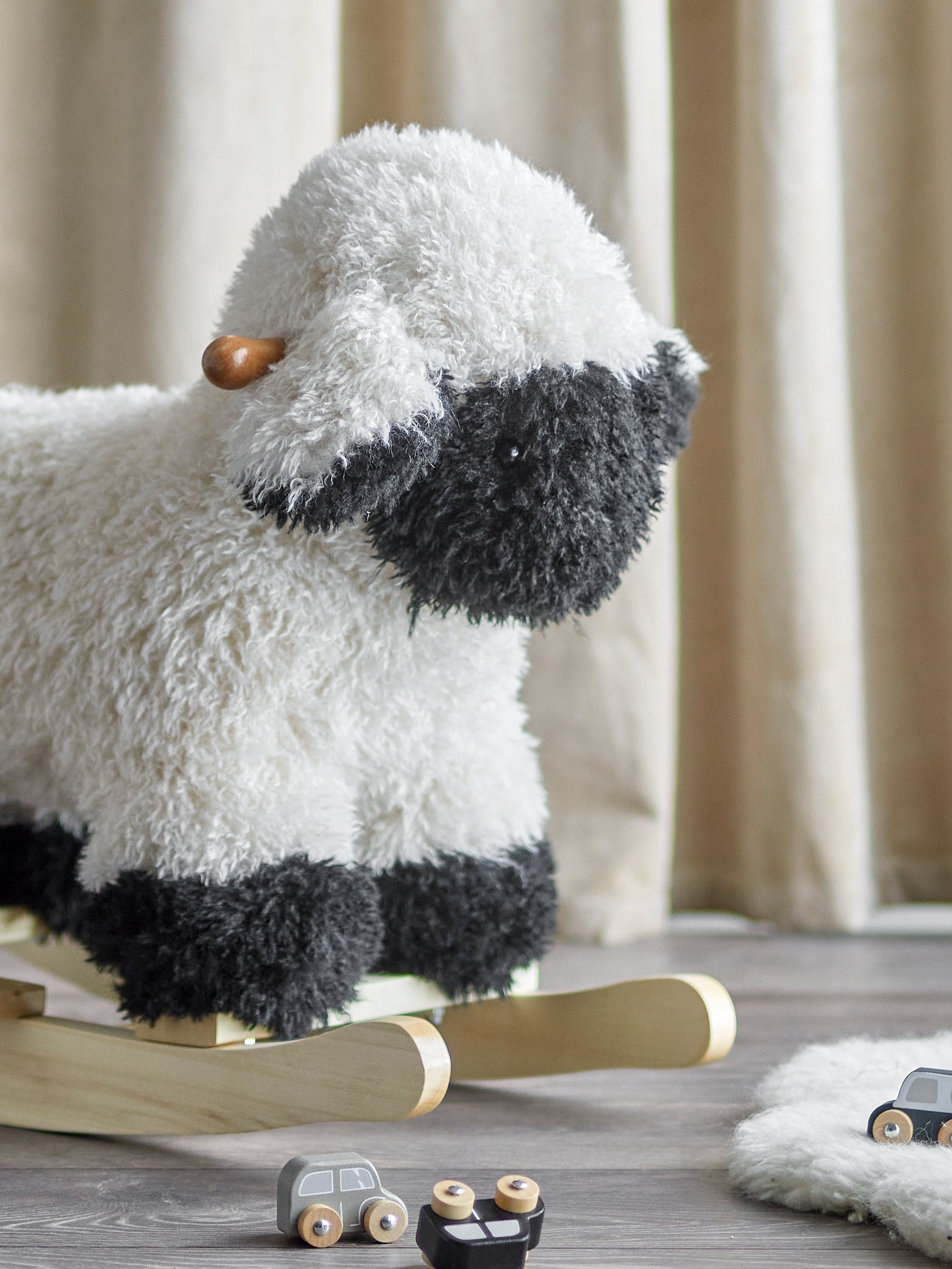 Bloomingville Mini Dolly Gunghäst, Får, Vit, Polyester