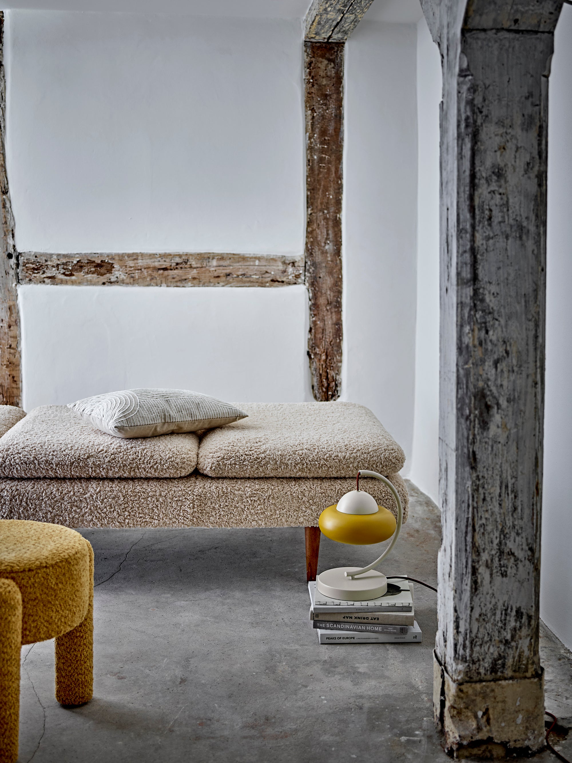 Bloomingville Bruno Pall, Gul, Polyester