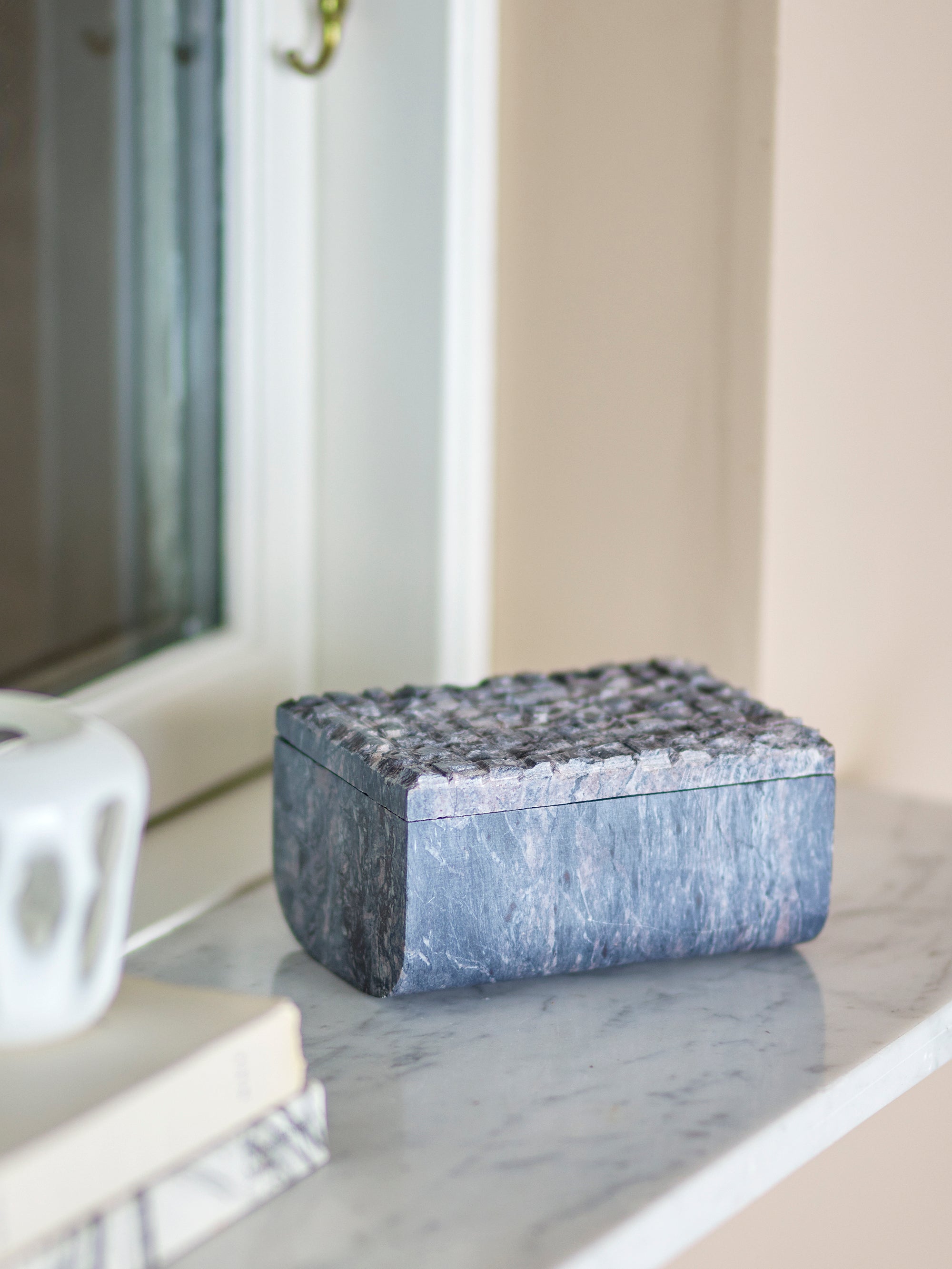 Bloomingville Nubia Box med lock, Grå, Täljsten